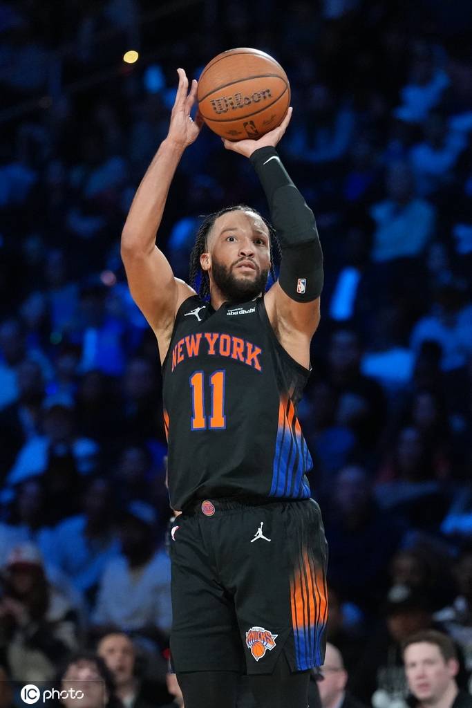 实至名归！布伦森喜获NBA杯MVP